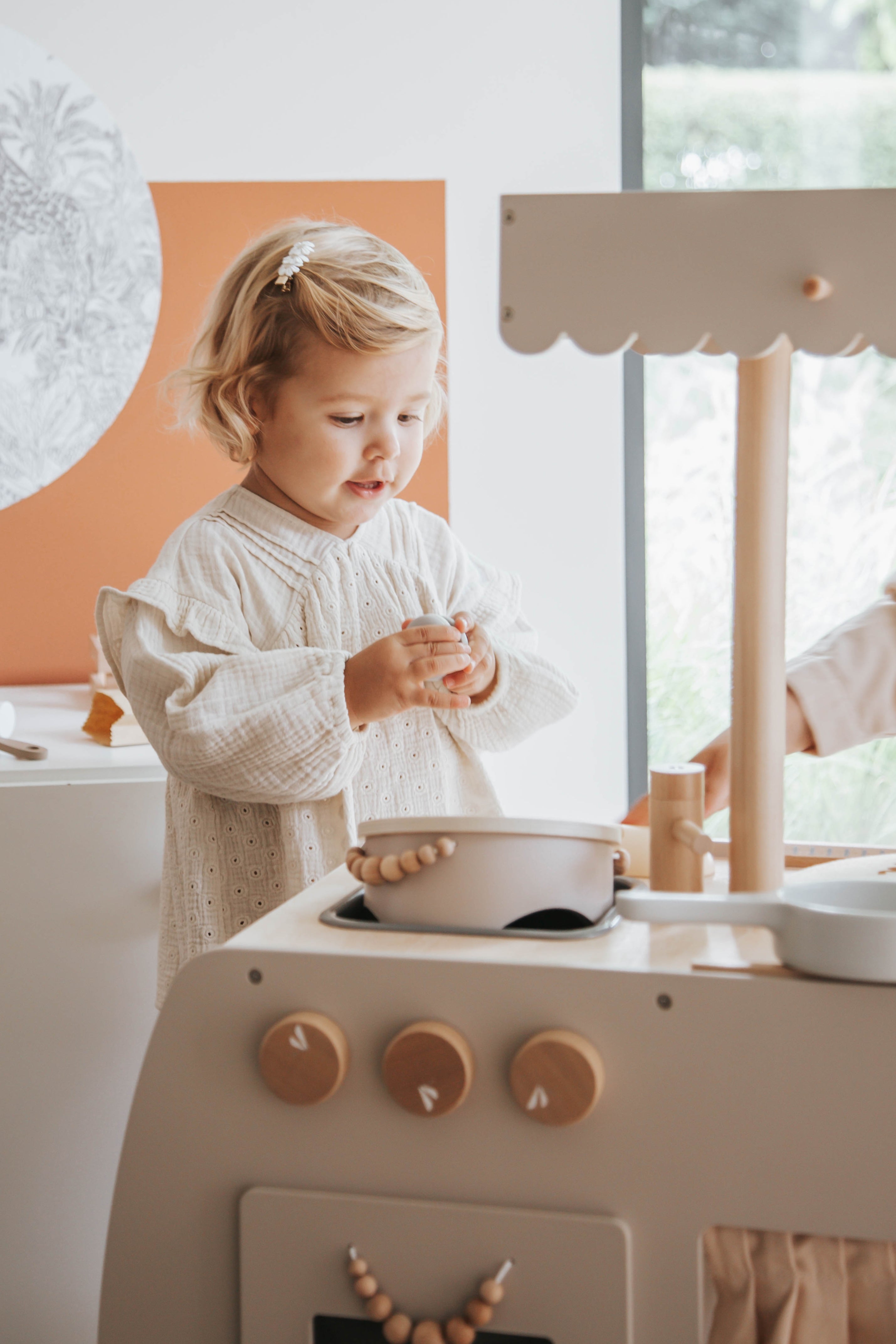 Kinderküche "Bistro" aus Holz beige ab 3 Jahre