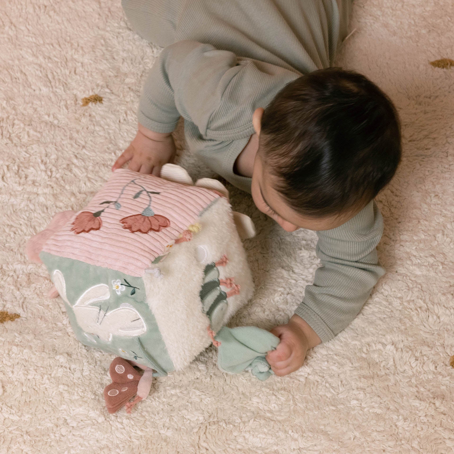 Aktivitäten Fühlwürfel Flowers & Butterflies
