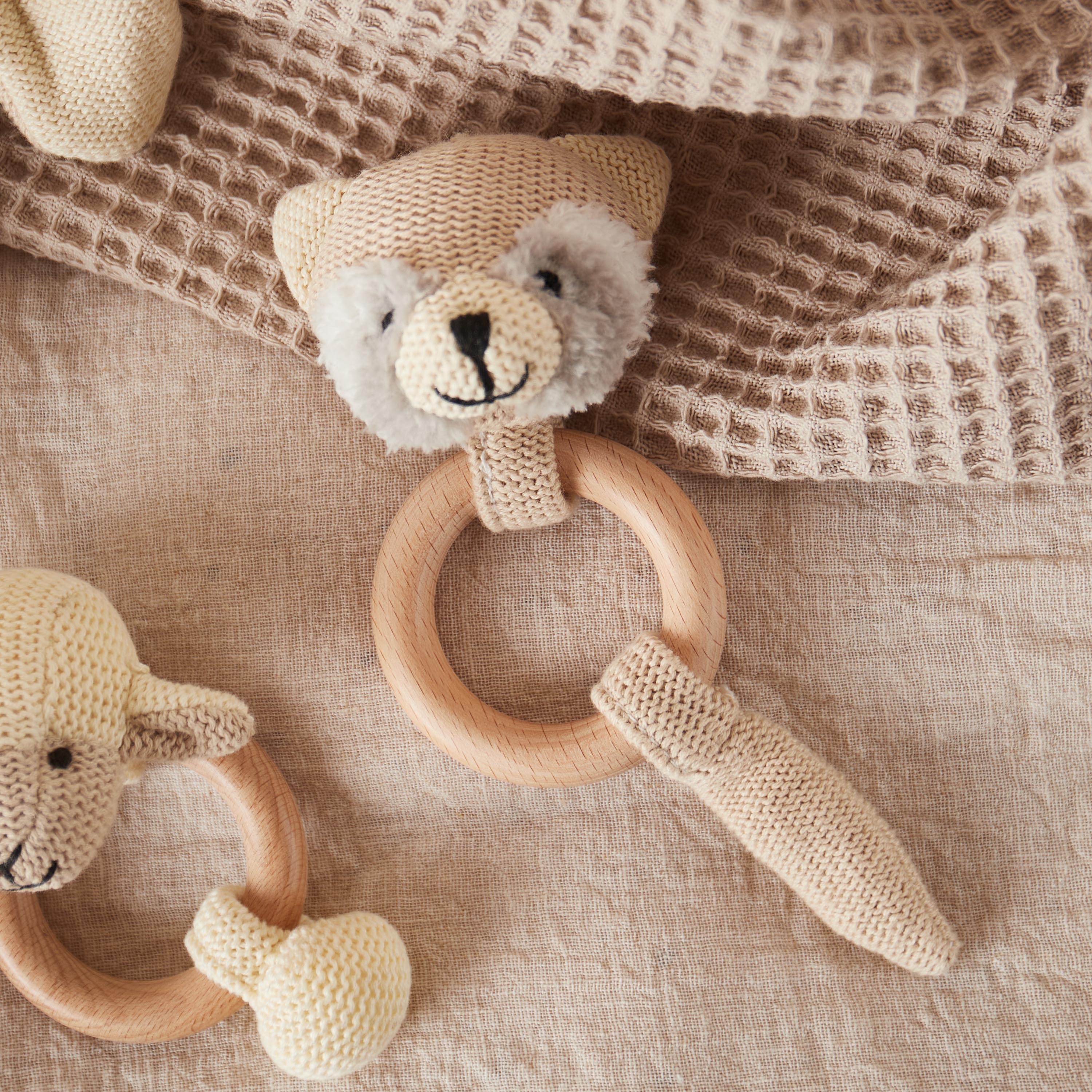 Greifling Waschbär mit Rassel